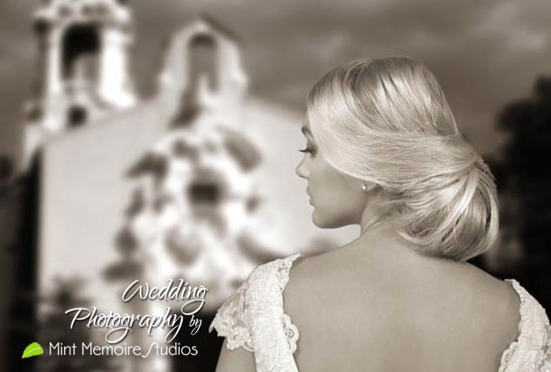 bride in fron of First Congregational Church of Coral Gables